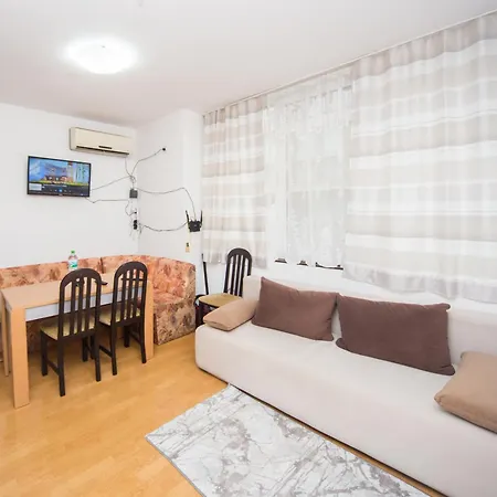 Super Center - Small Flat On 