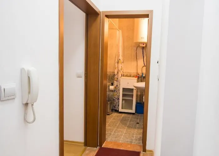 Super Center - Small Flat On Kiril&metodi Square *