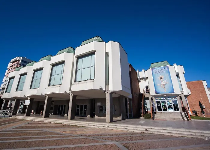 Super Center - Small Flat On Kiril&metodi Square *