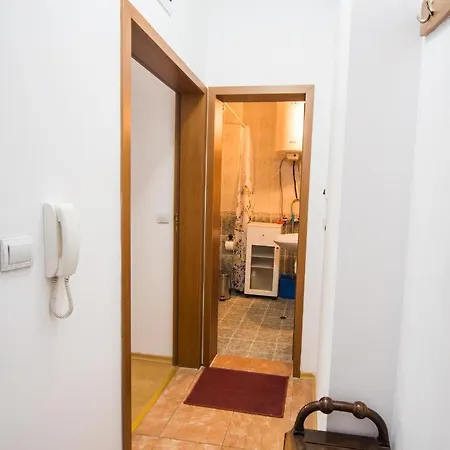 Super Center - Small Flat On 