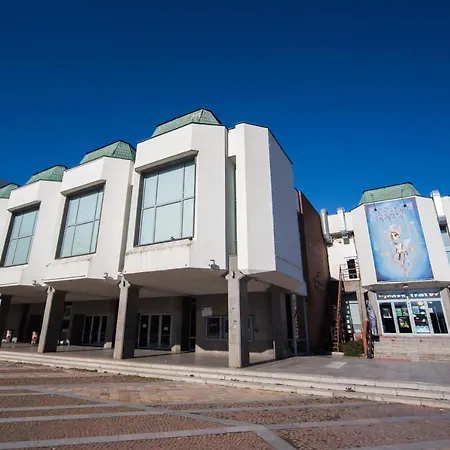 Super Center - Small Flat On 