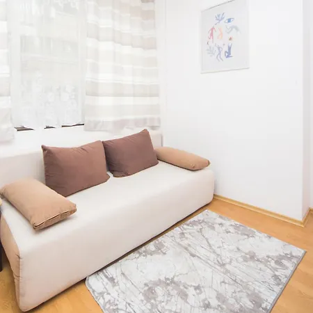 Super Center - Small Flat On Kiril&metodi Square *